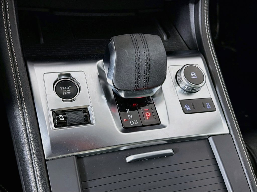 Certified 2026 Jaguar F-PACE R-Dynamic S AWD/4WD image 17