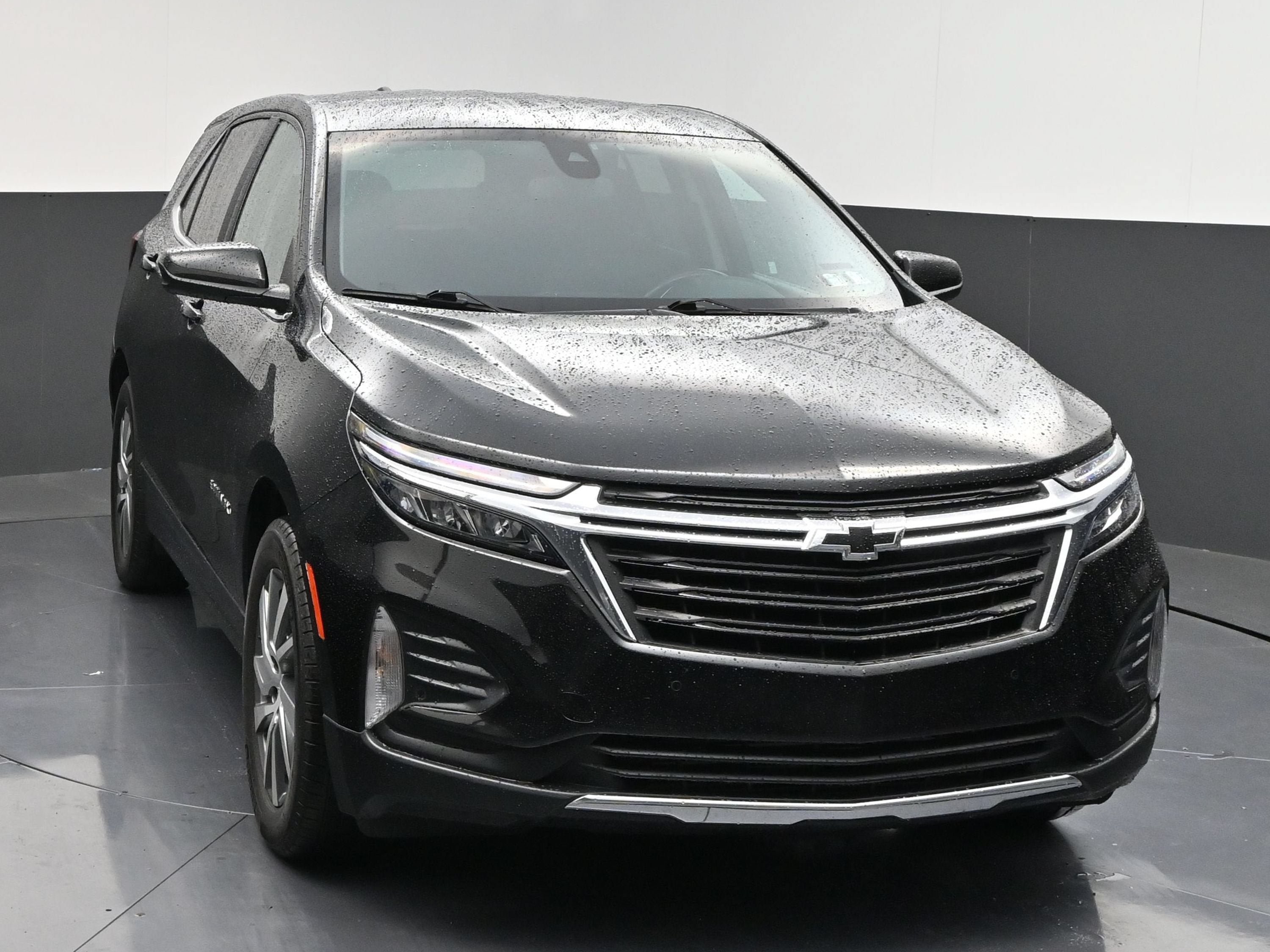 Used 2022 Chevrolet Equinox LT FWD image 2