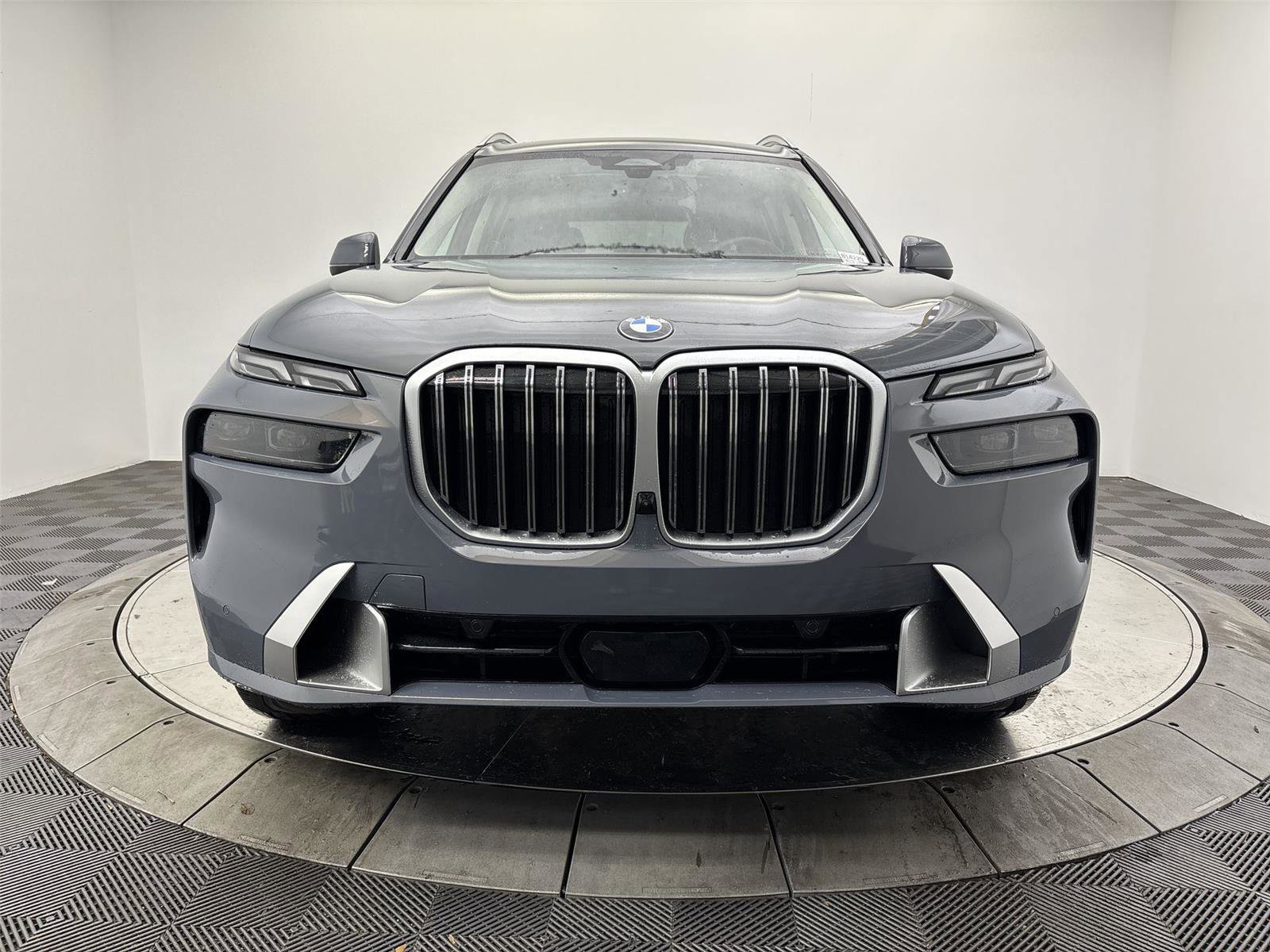 Used 2025 BMW X7 xDrive40i w/ Climate Comfort Package image 14