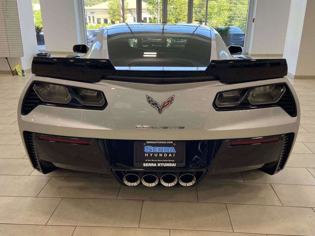 Used 2015 Chevrolet Corvette Z06 w/ 3LZ Preferred Equipment Group image 4