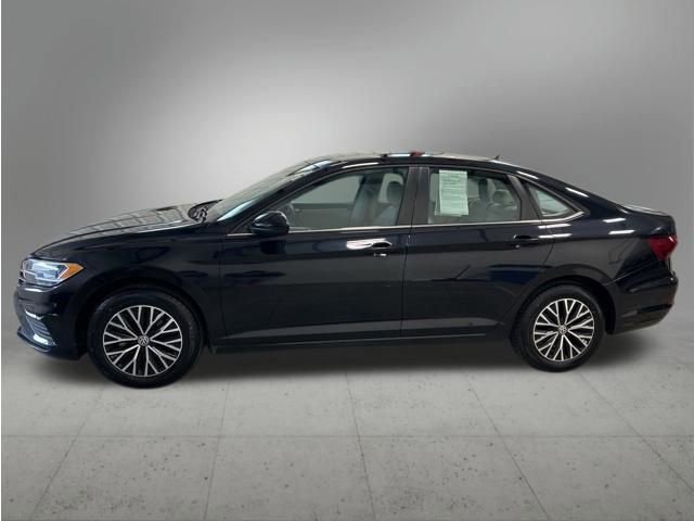 Used 2021 Volkswagen Jetta SE FWD image 2