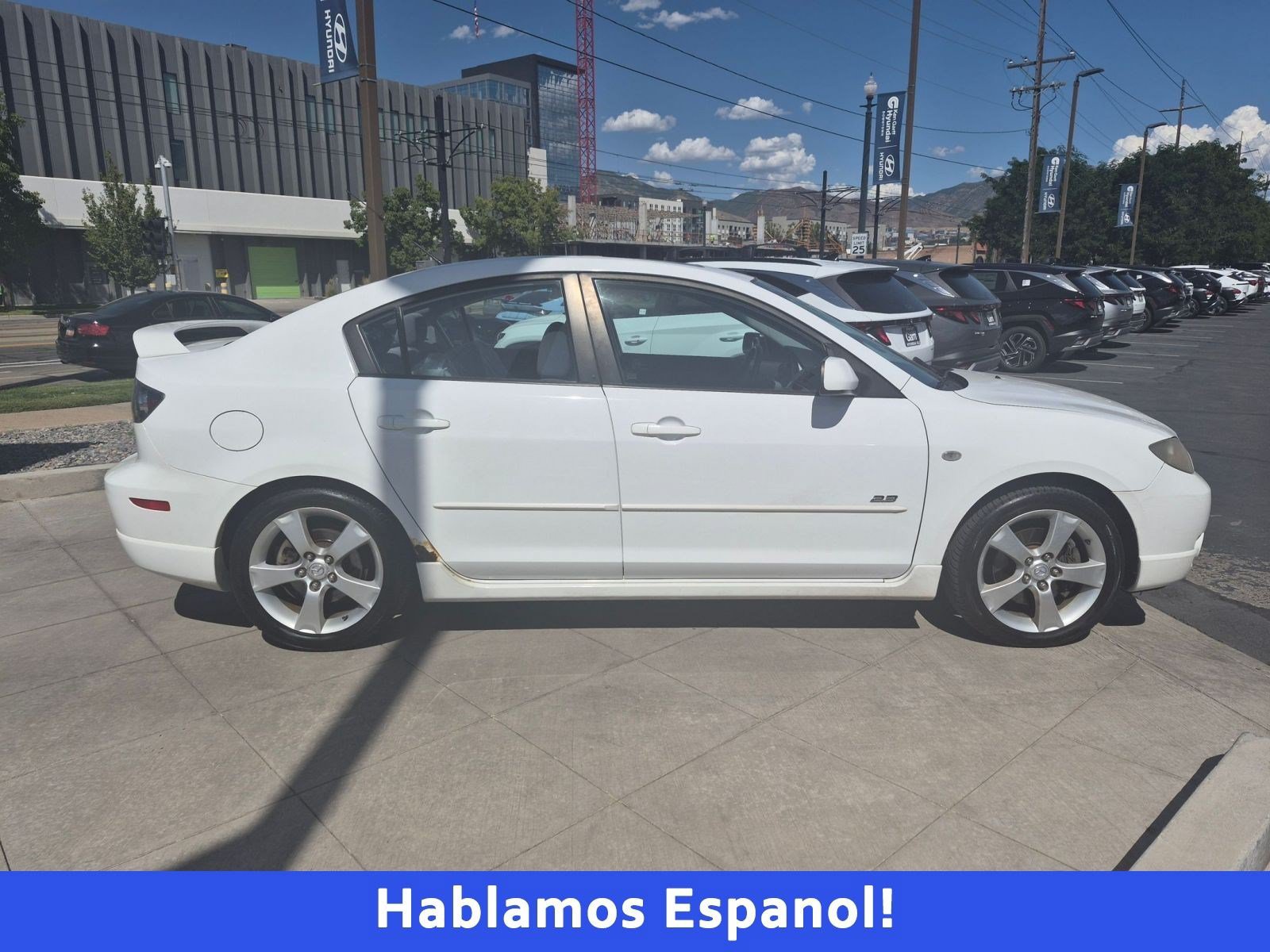 Used 2005 MAZDA MAZDA3 s w/ Moonroof & 6-CD Pkg FWD image 2