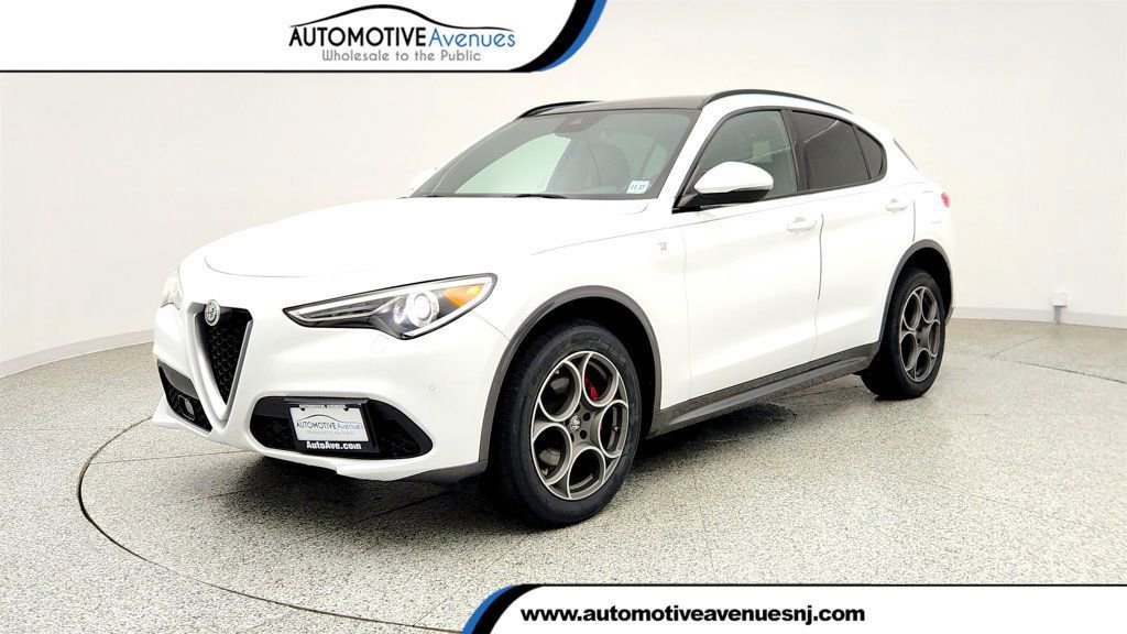 Used 2022 Alfa Romeo Stelvio Ti AWD/4WD image 1