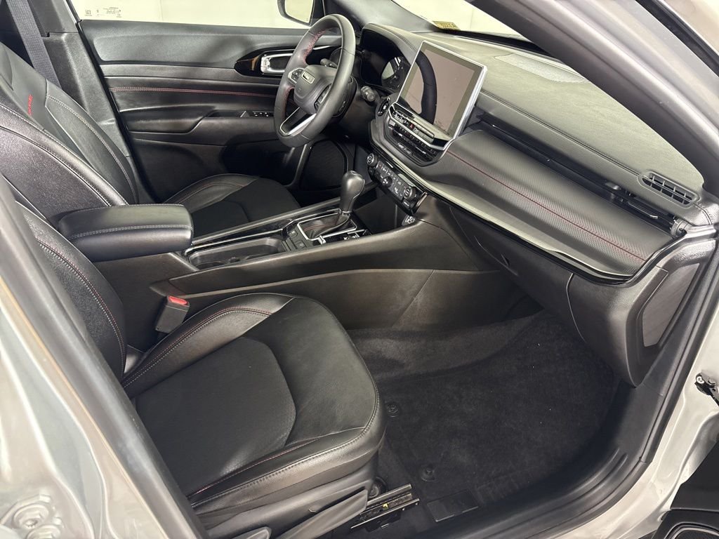 Used 2025 Jeep Compass Trailhawk AWD/4WD image 16