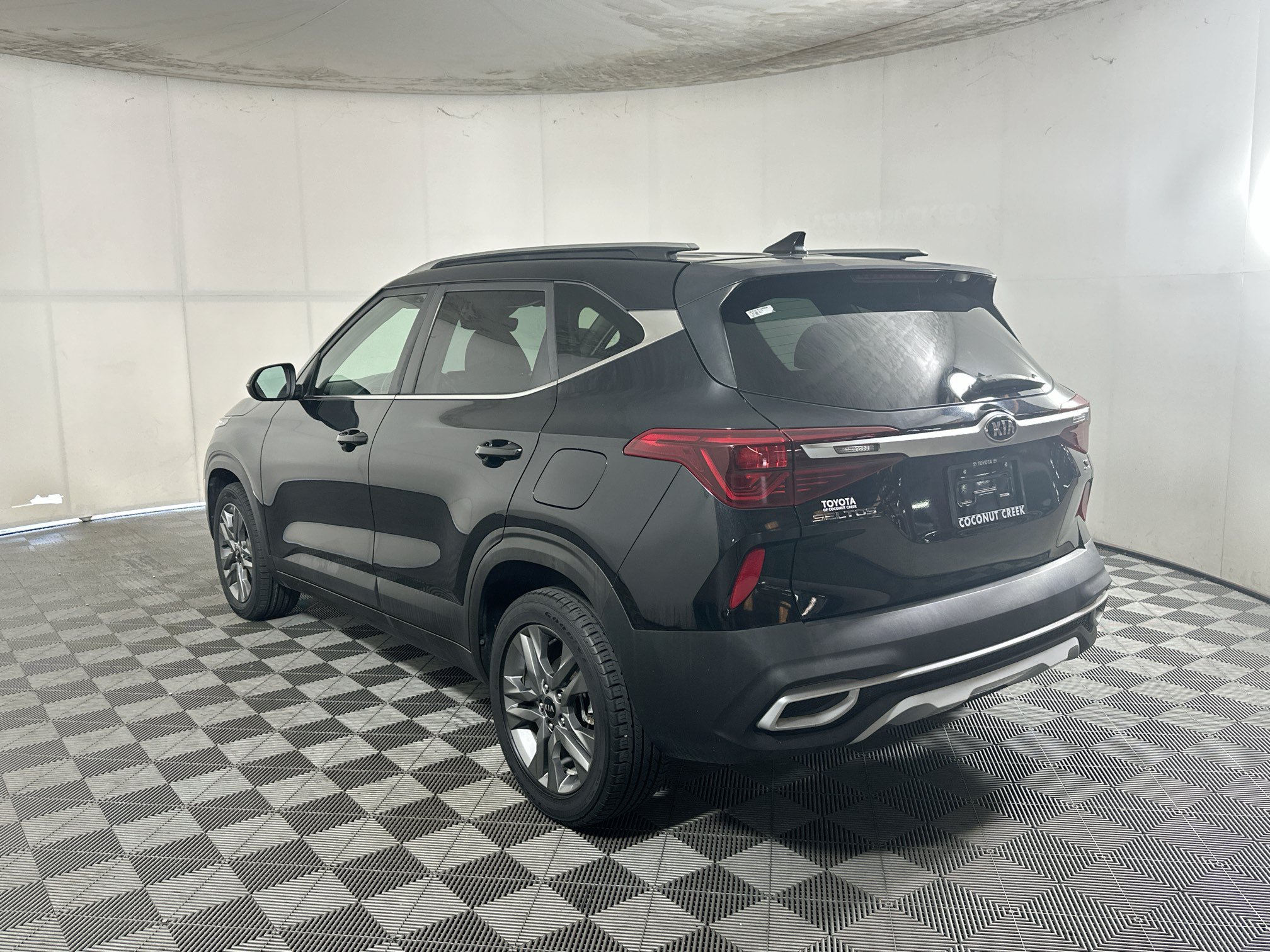 Used 2021 Kia Seltos S FWD image 5