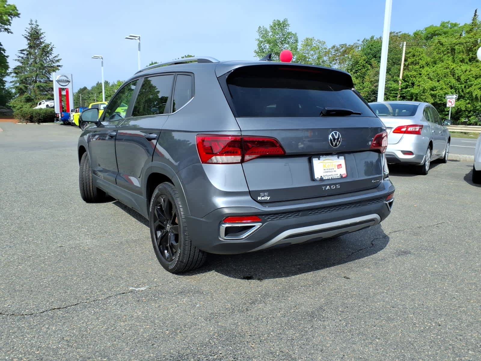 Used 2022 Volkswagen Taos SE w/ Panoramic Sunroof Package AWD/4WD image 7