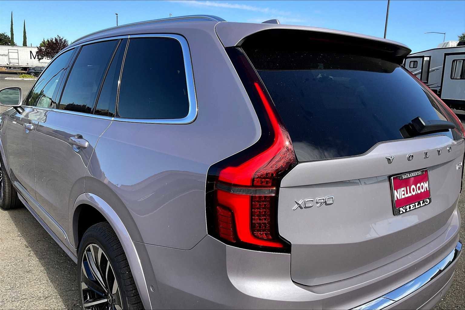 New 2026 Volvo XC90 T8 Plus image 25