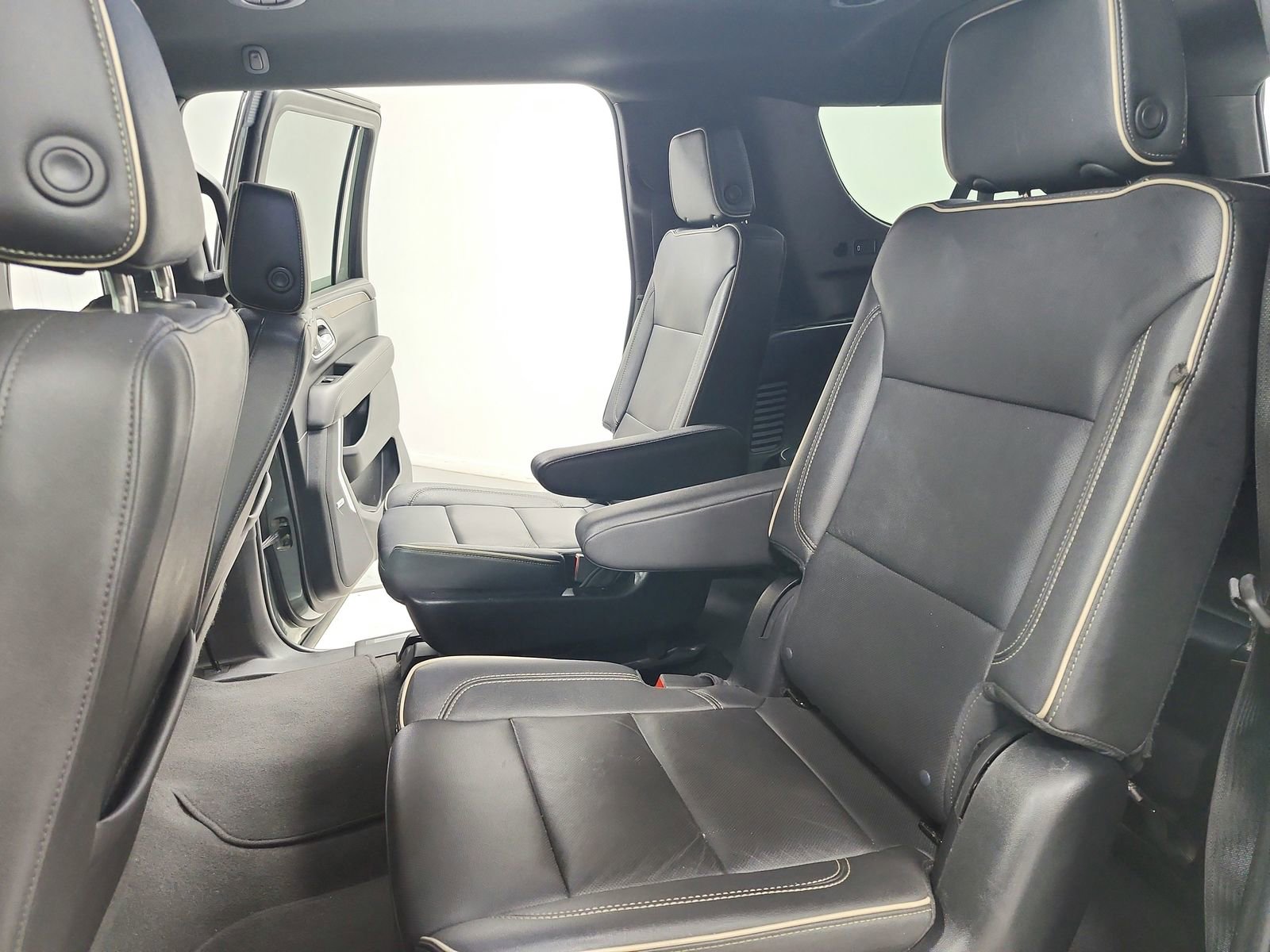 Used 2023 Chevrolet Suburban Premier AWD/4WD image 38