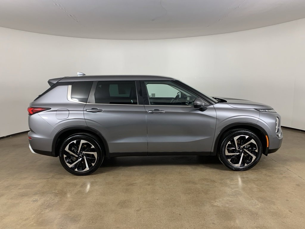 Used 2023 Mitsubishi Outlander SE image 7