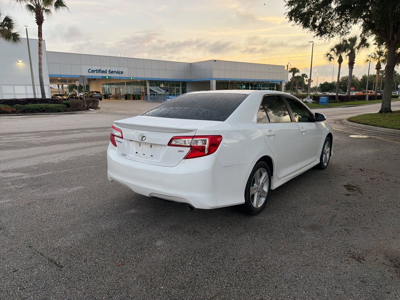Used 2014 Toyota Camry SE image 5