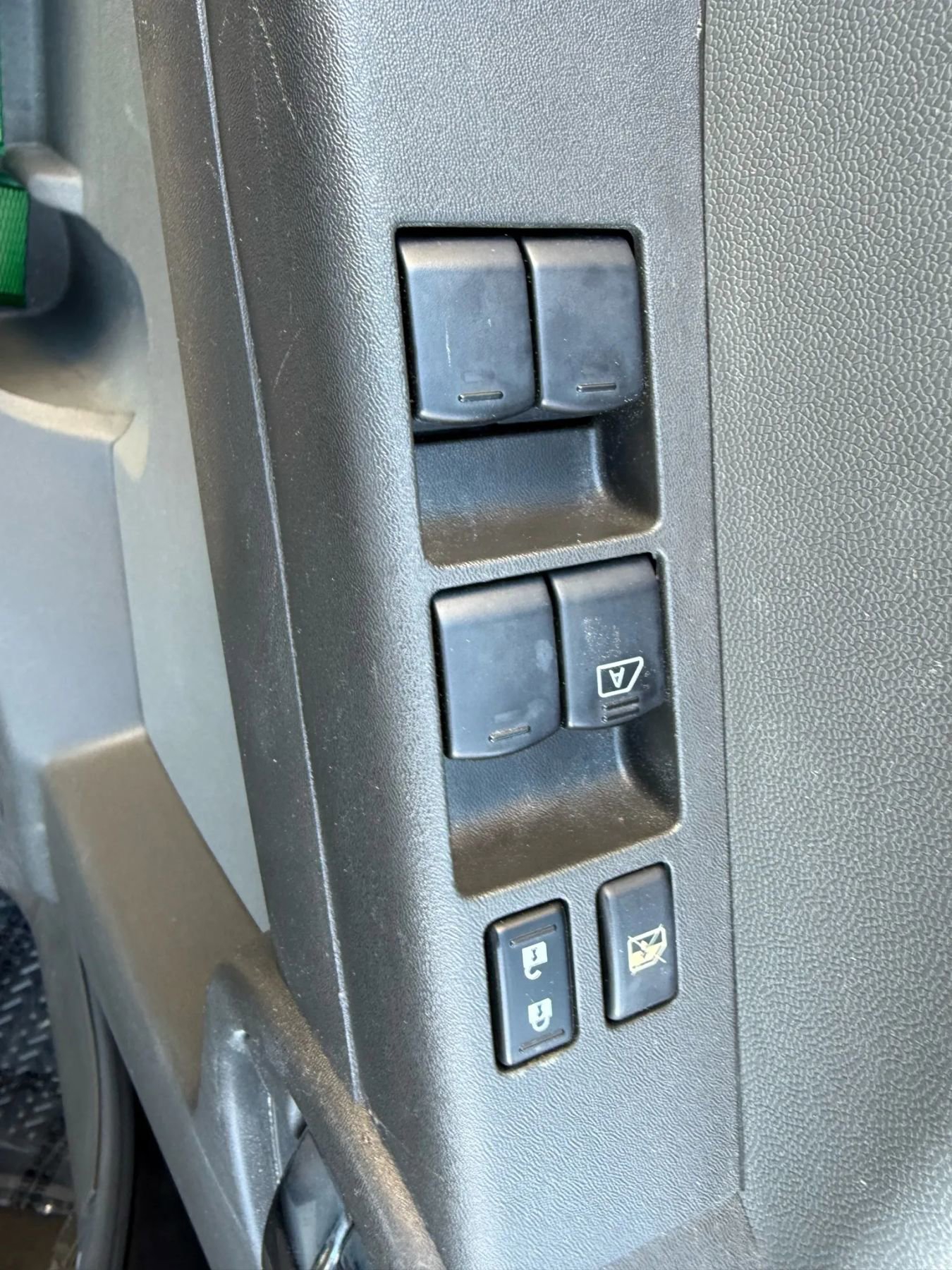 Used 2008 Nissan Xterra S w/ Tow Pkg image 8