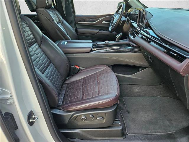 Used 2023 Cadillac Escalade ESV V AWD/4WD image 22