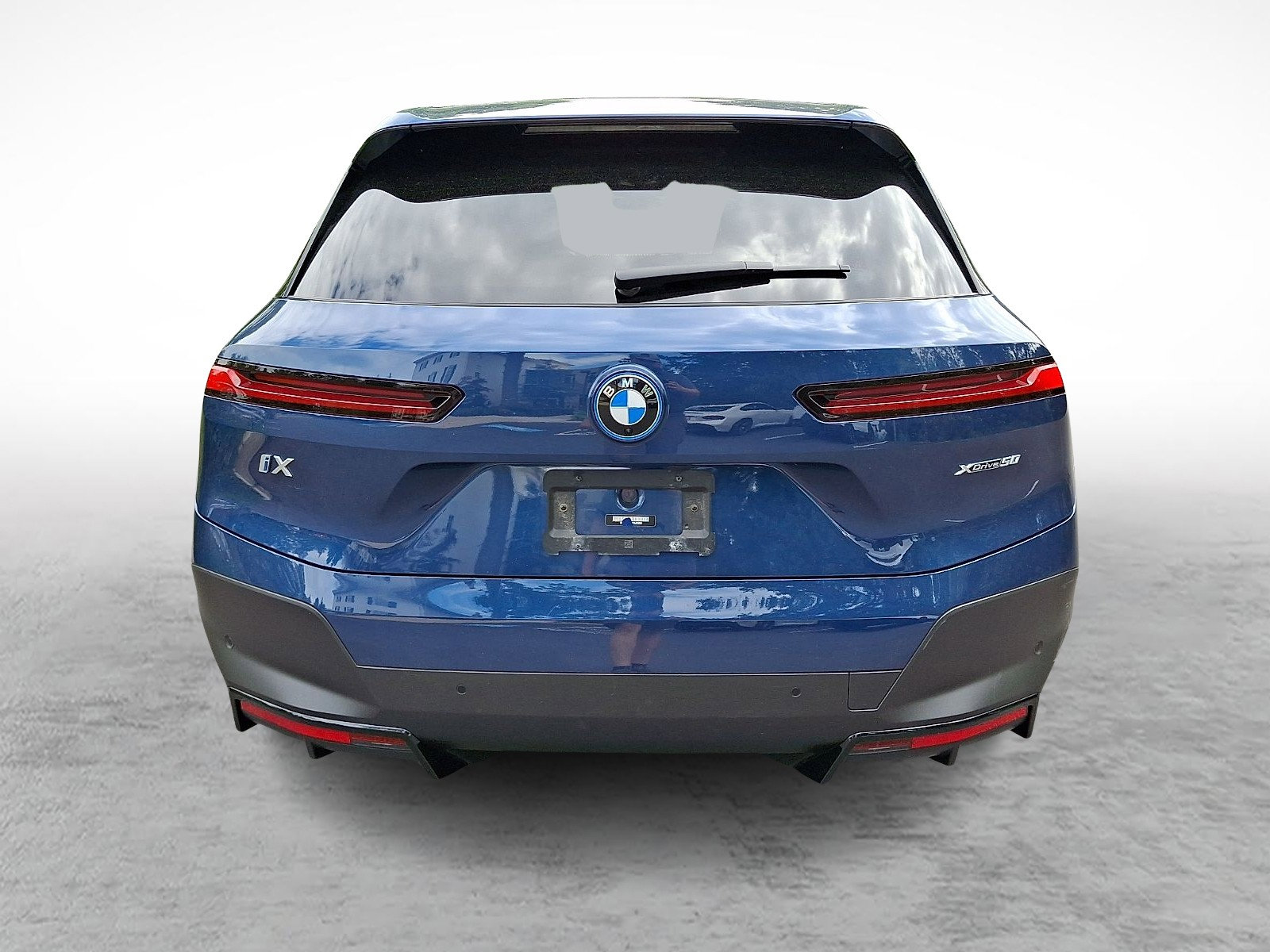 Used 2023 BMW iX xDrive50 w/ Premium Package AWD/4WD image 5