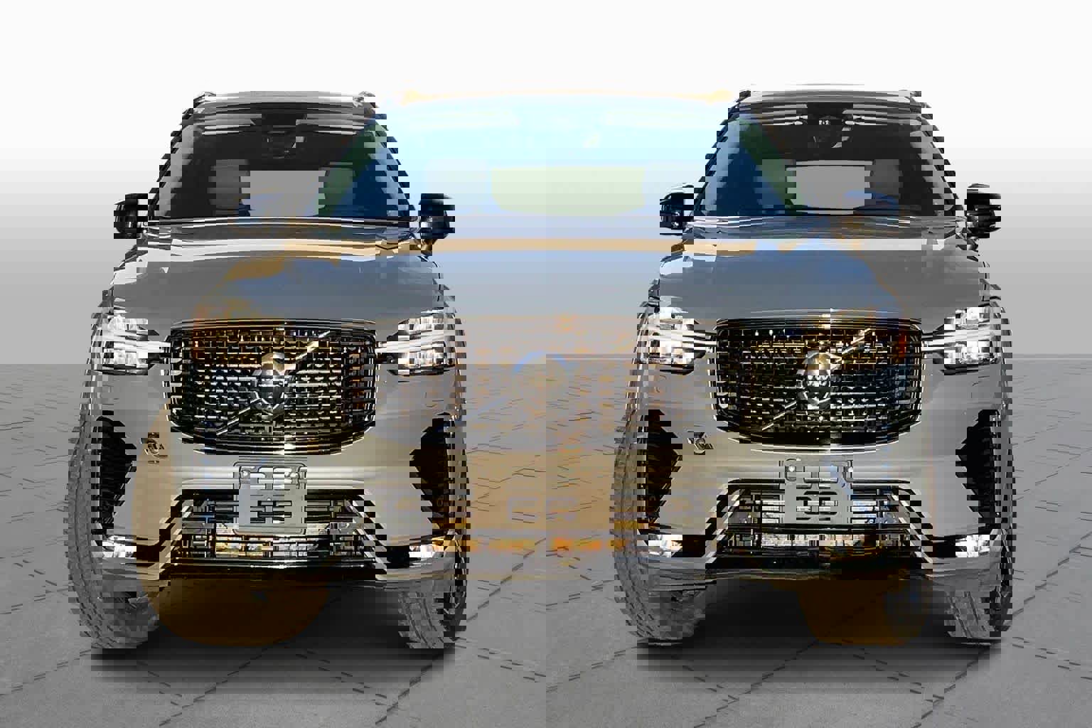 Used 2024 Volvo XC60 B5 Plus image 4