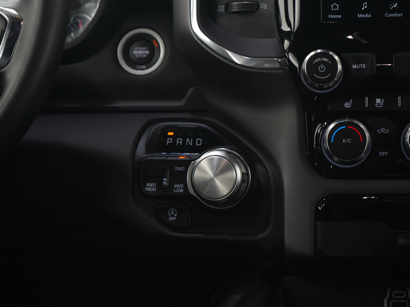 Used 2024 RAM 1500 Laramie AWD/4WD image 16