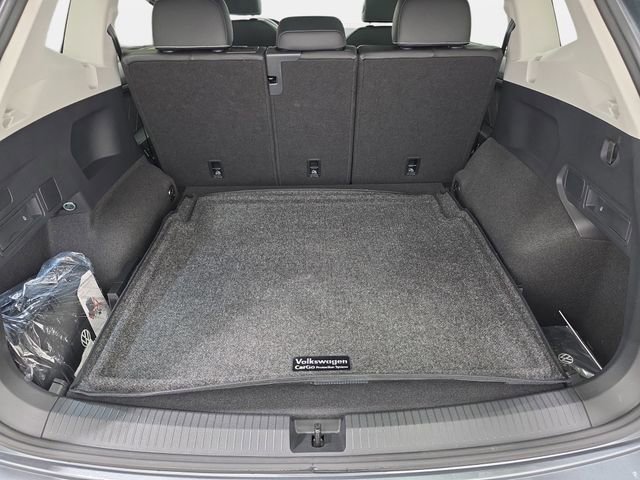 Used 2024 Volkswagen Tiguan SE w/ Panoramic Sunroof Package image 35