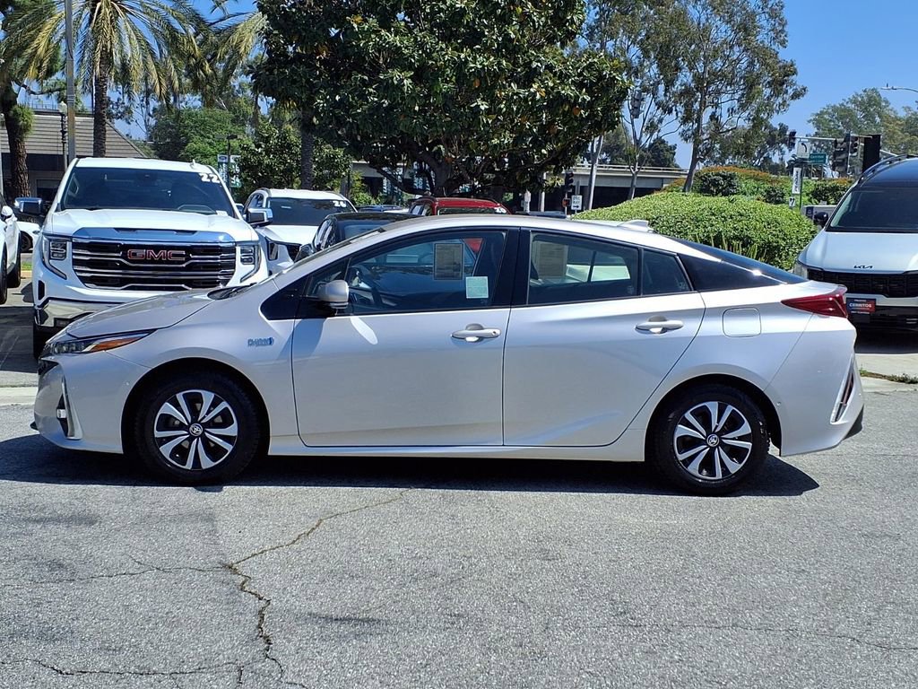 Used 2019 Toyota Prius Prime Advanced image 2