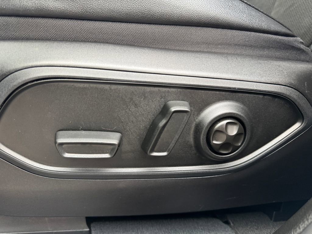 Used 2023 Jeep Grand Cherokee L Laredo AWD/4WD image 19