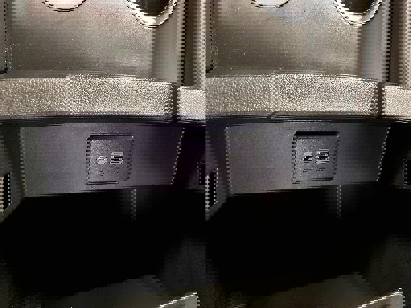 Used 2023 Chevrolet Tahoe Z71 w/ Luxury Package image 28