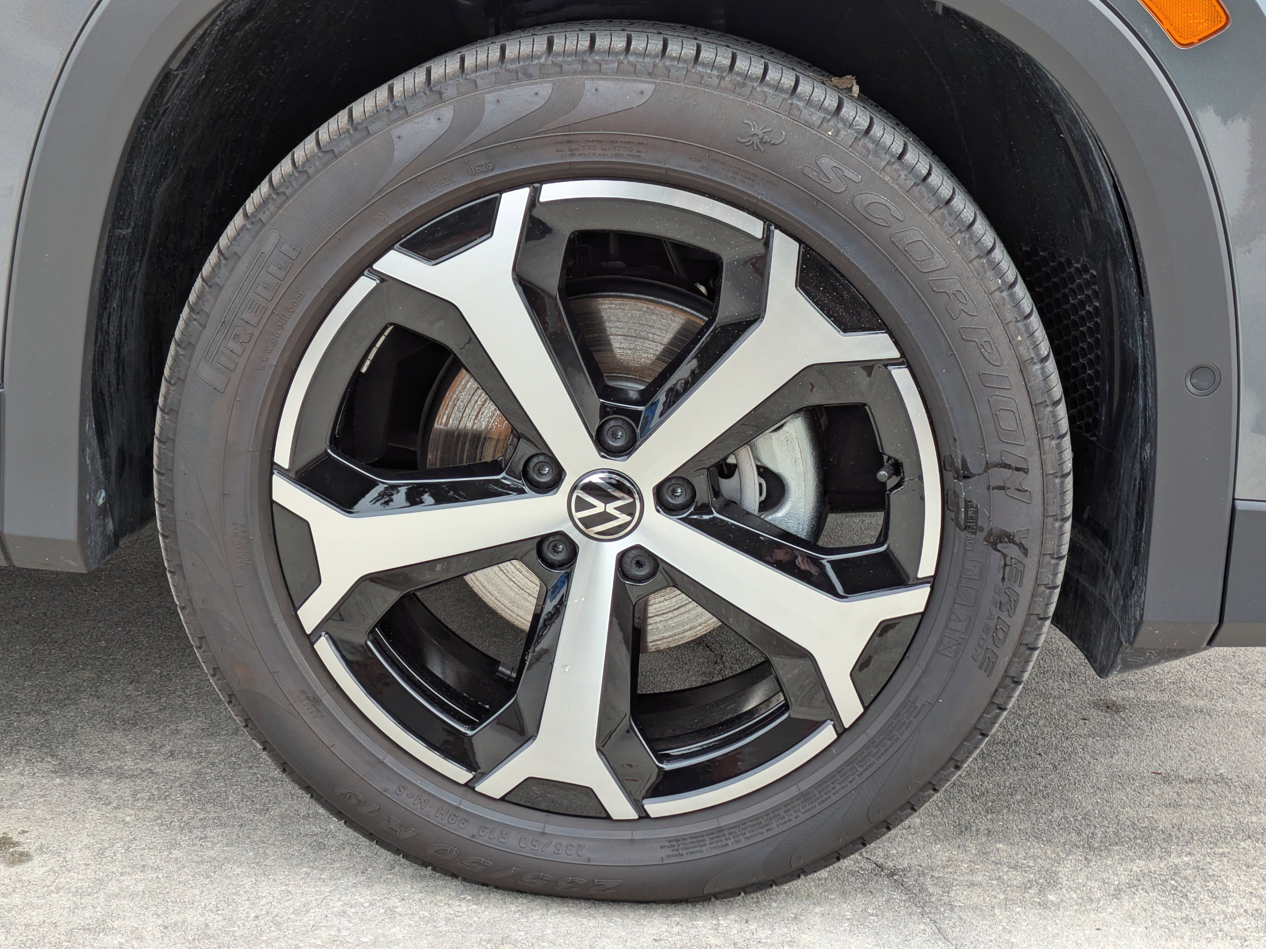 Used 2025 Volkswagen Tiguan SE FWD image 11