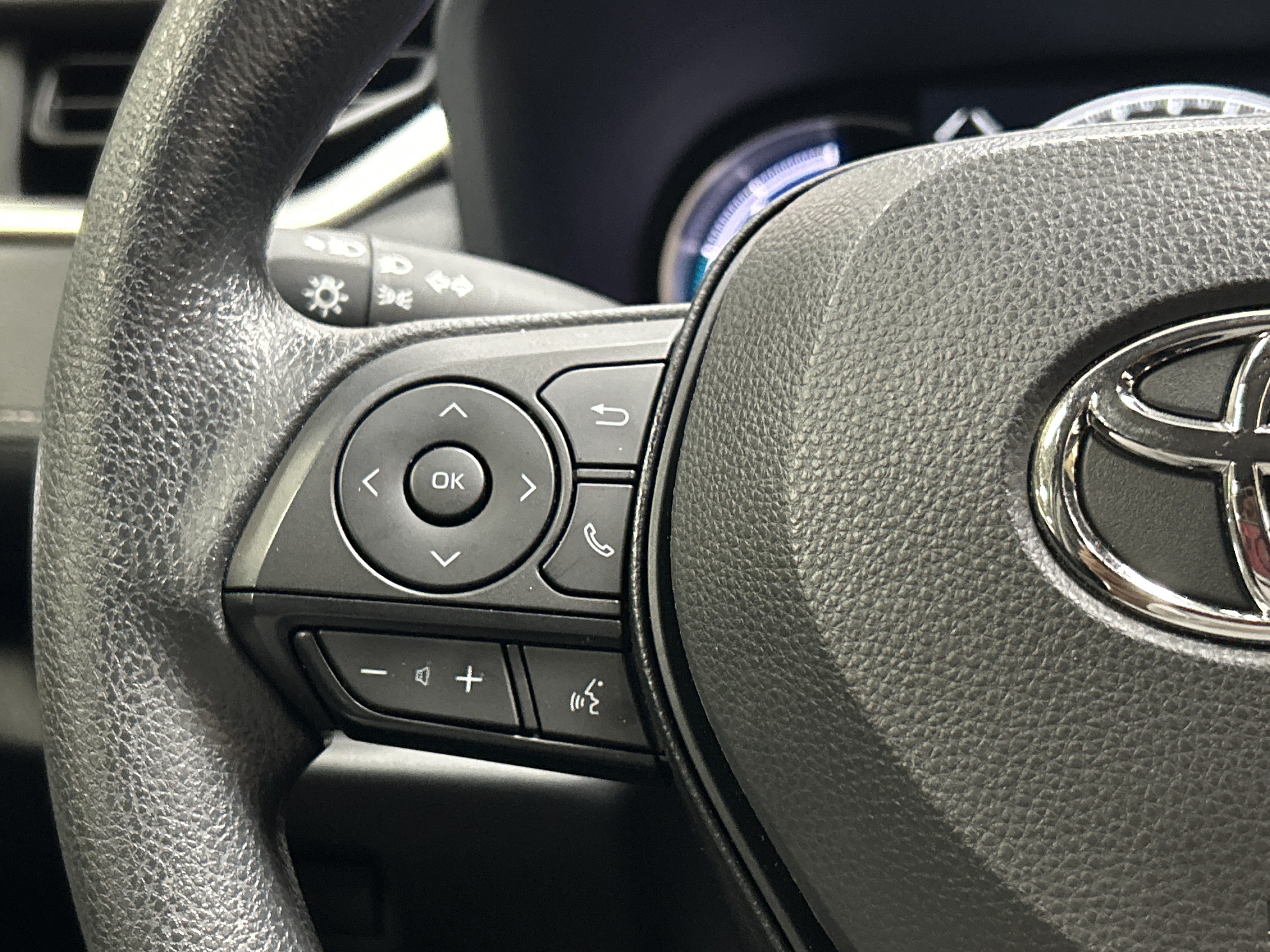 Used 2025 Toyota RAV4 LE AWD/4WD image 19