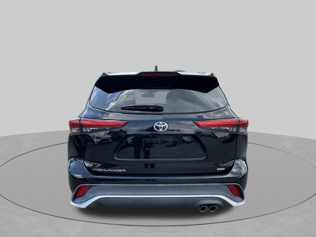 Used 2021 Toyota Highlander XSE FWD image 4