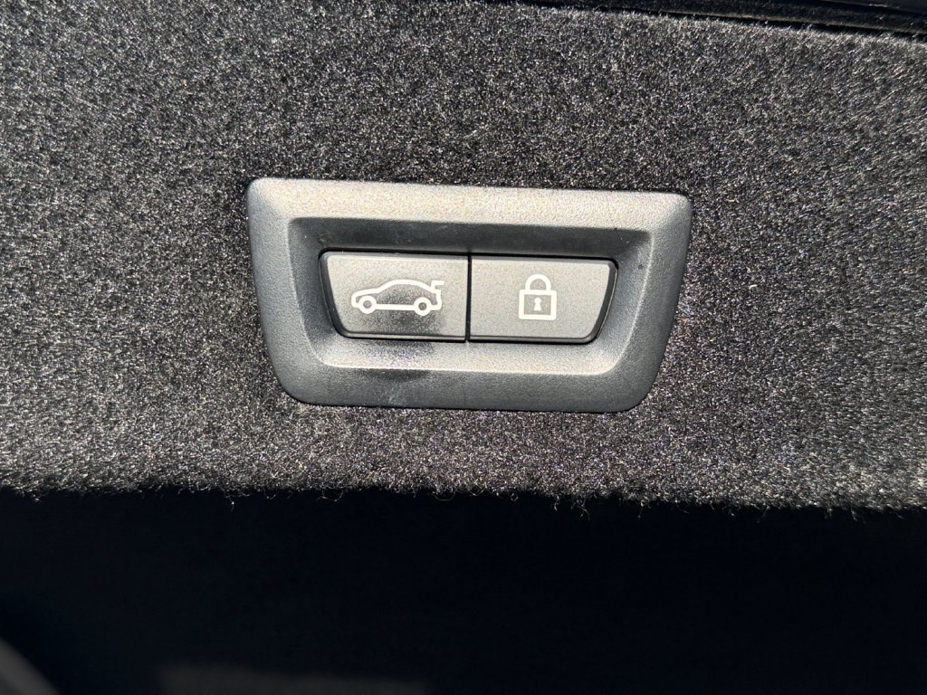 Used 2022 BMW 740i xDrive w/ M Sport Package AWD/4WD image 29