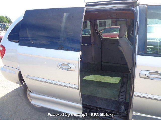 Used 2003 Chrysler Town & Country LX image 30