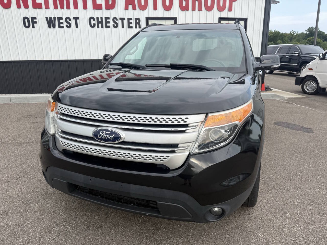 Used 2015 Ford Explorer XLT w/ Equipment Group 202A AWD/4WD image 2