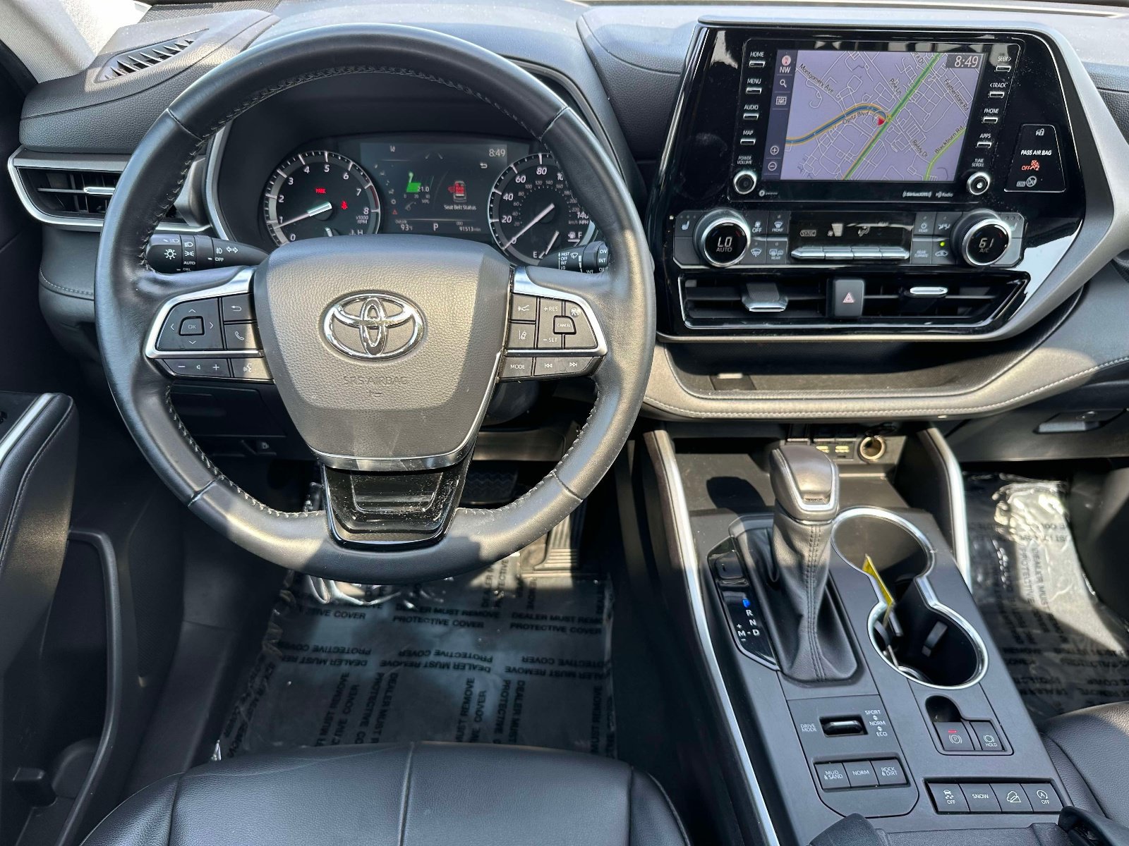 Used 2021 Toyota Highlander XLE AWD/4WD image 7