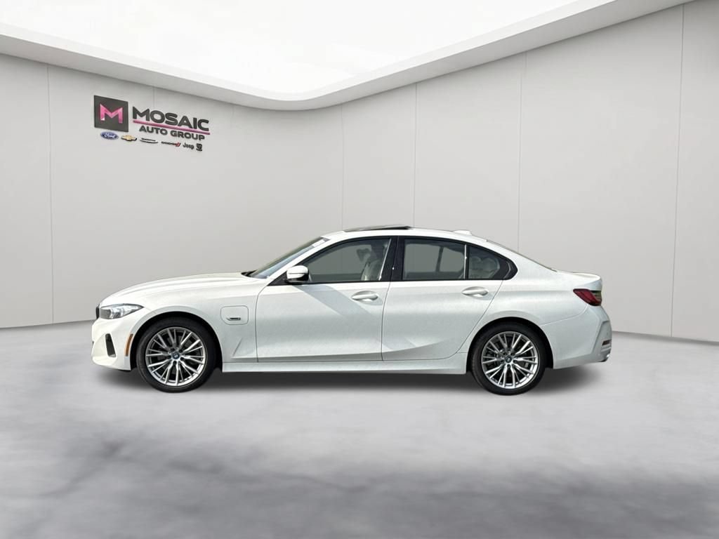 Used 2023 BMW 330e xDrive w/ Driving Assistance Package AWD/4WD image 5