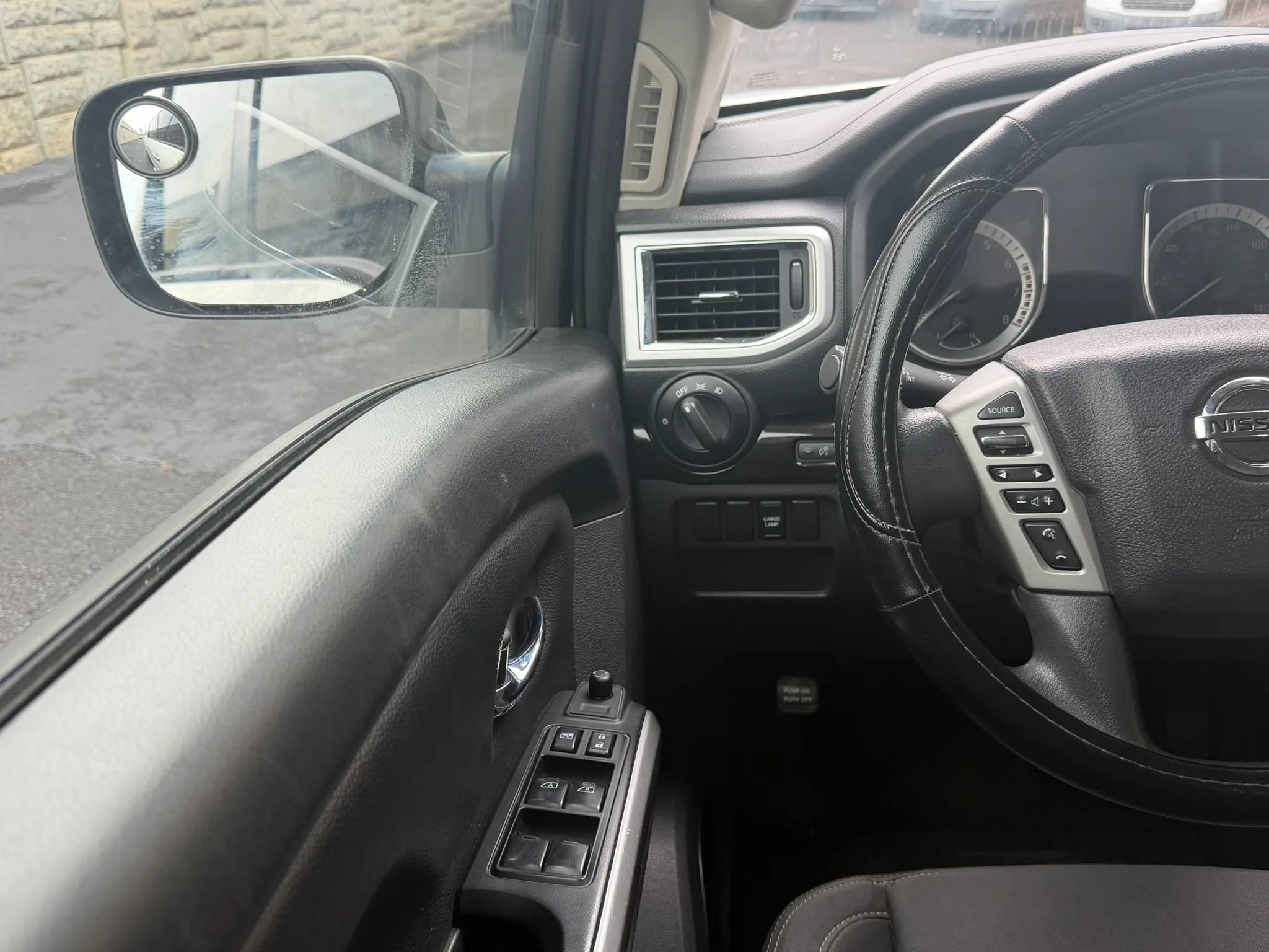 Used 2017 Nissan Titan SV RWD image 18