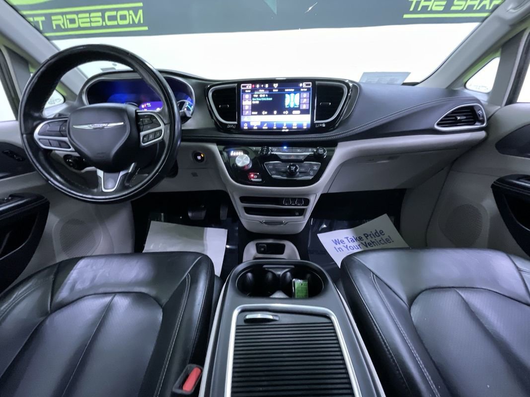 Used 2022 Chrysler Pacifica Touring-L w/ Uconnect Theater Family Group image 19