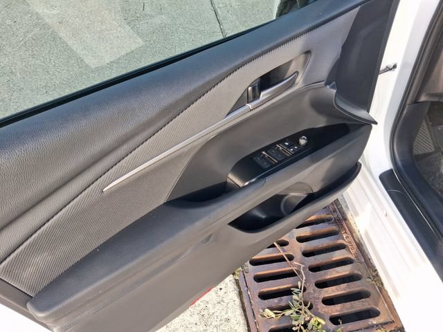 Used 2025 Toyota Camry SE FWD image 13