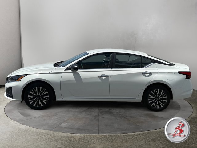 Used 2025 Nissan Altima 2.5 SV AWD/4WD image 4