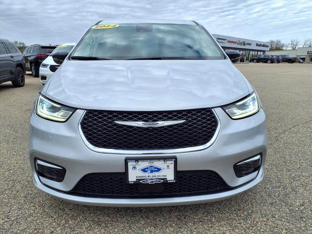 Used 2024 Chrysler Pacifica Select image 10