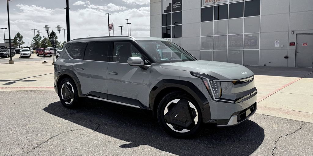 Used 2024 Kia EV9 Land AWD/4WD image 2