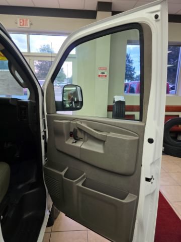 Used 2020 Chevrolet Express 3500 Extended w/ Driver Convenience Package RWD image 10