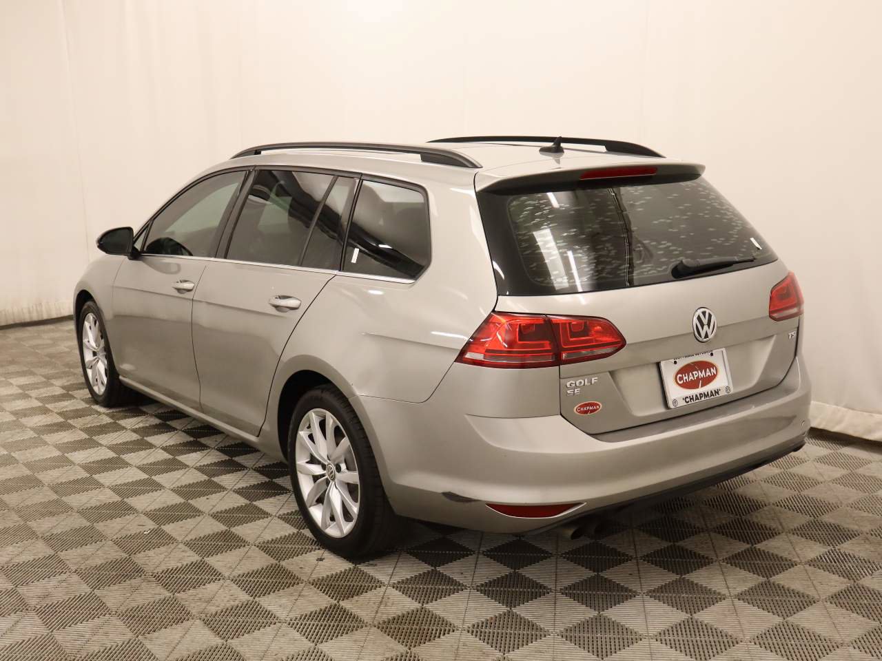 Used 2017 Volkswagen Golf SE FWD image 3