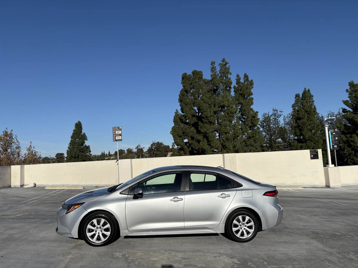 Used 2025 Toyota Corolla LE image 9