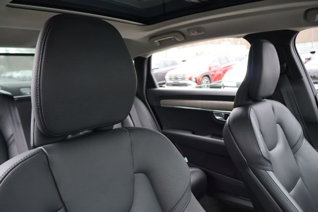 Used 2024 Volvo S90 B6 Plus AWD/4WD image 20