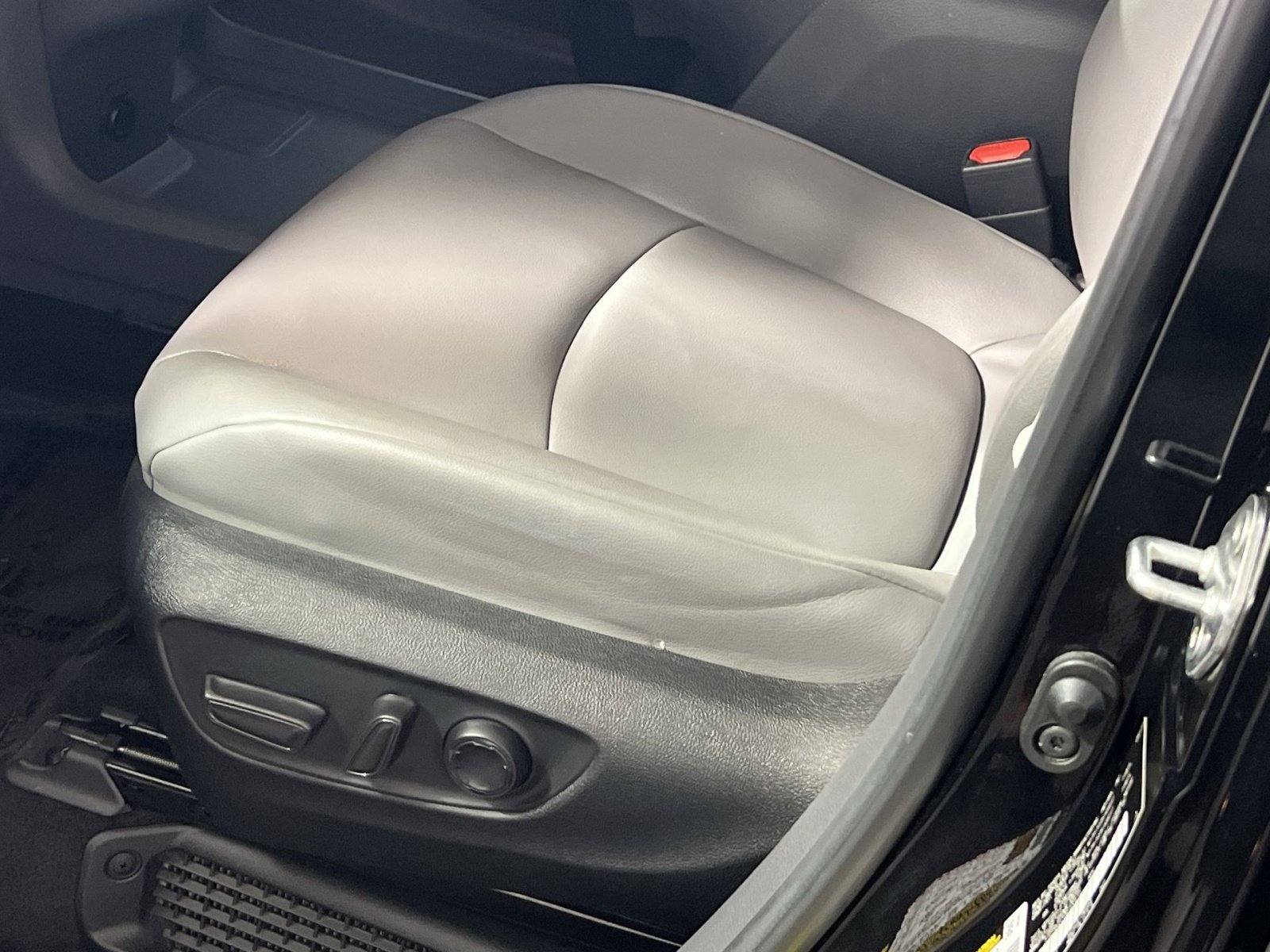 Used 2022 Toyota Sienna XLE FWD image 14