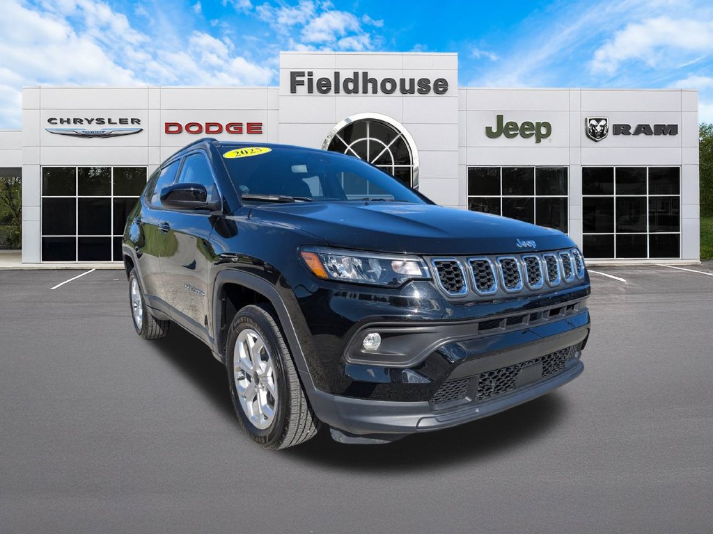 Used 2025 Jeep Compass Latitude AWD/4WD image 9