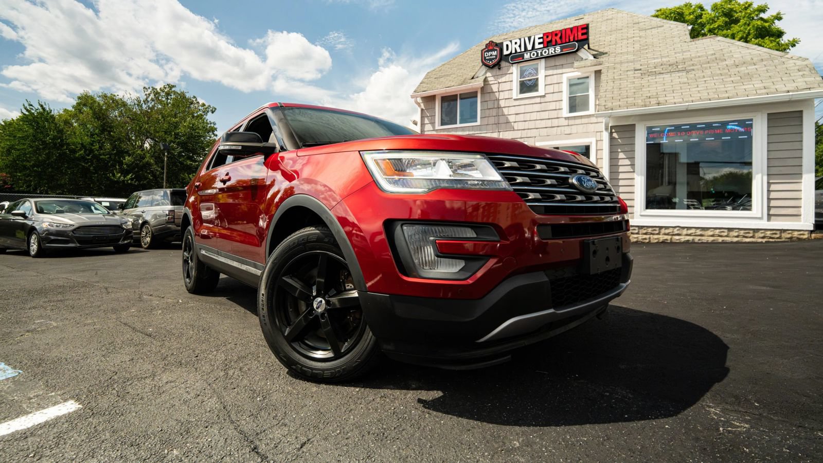 Used 2017 Ford Explorer XLT w/ Equipment Group 202A AWD/4WD image 1
