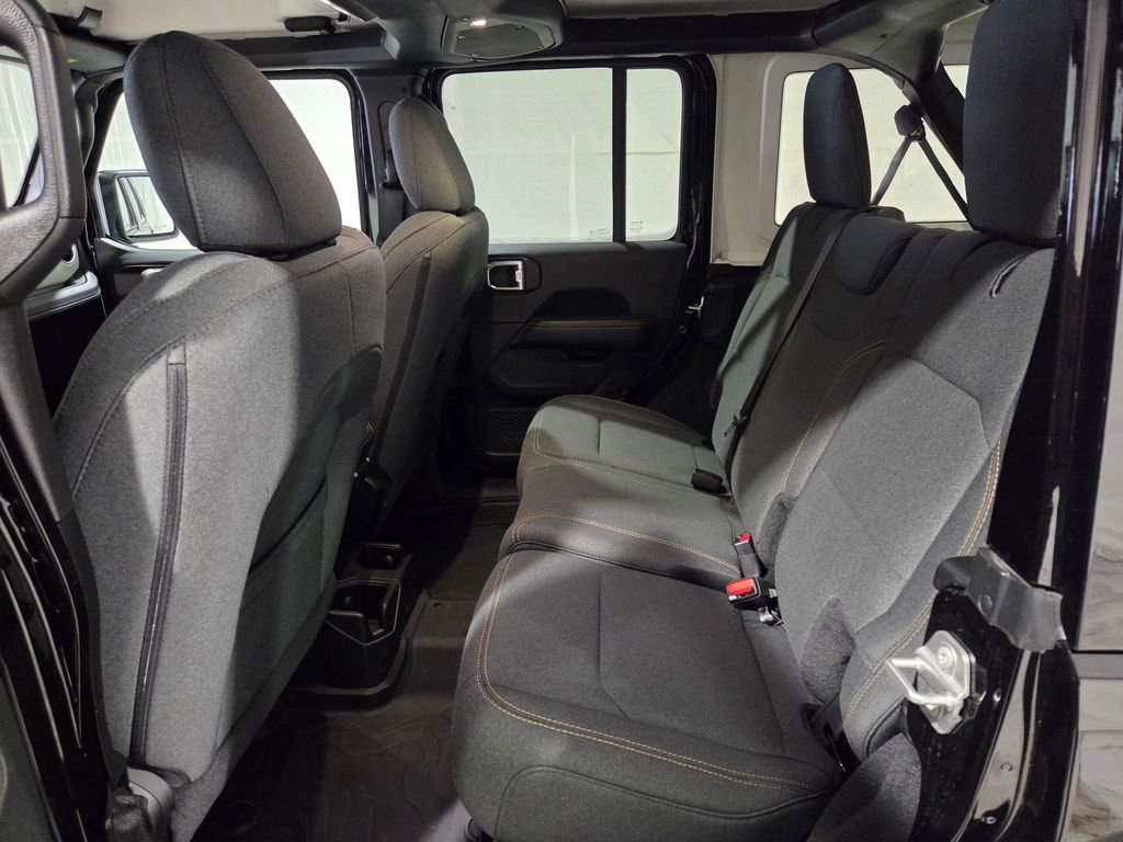 Used 2024 Jeep Wrangler Sahara image 12