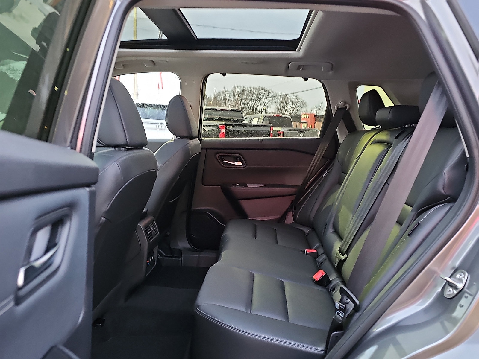 Used 2025 Nissan Rogue SL w/ Tech Package AWD/4WD image 11