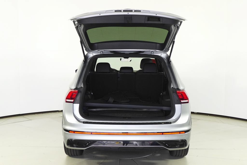 Certified 2023 Volkswagen Tiguan SE R-Line FWD image 10