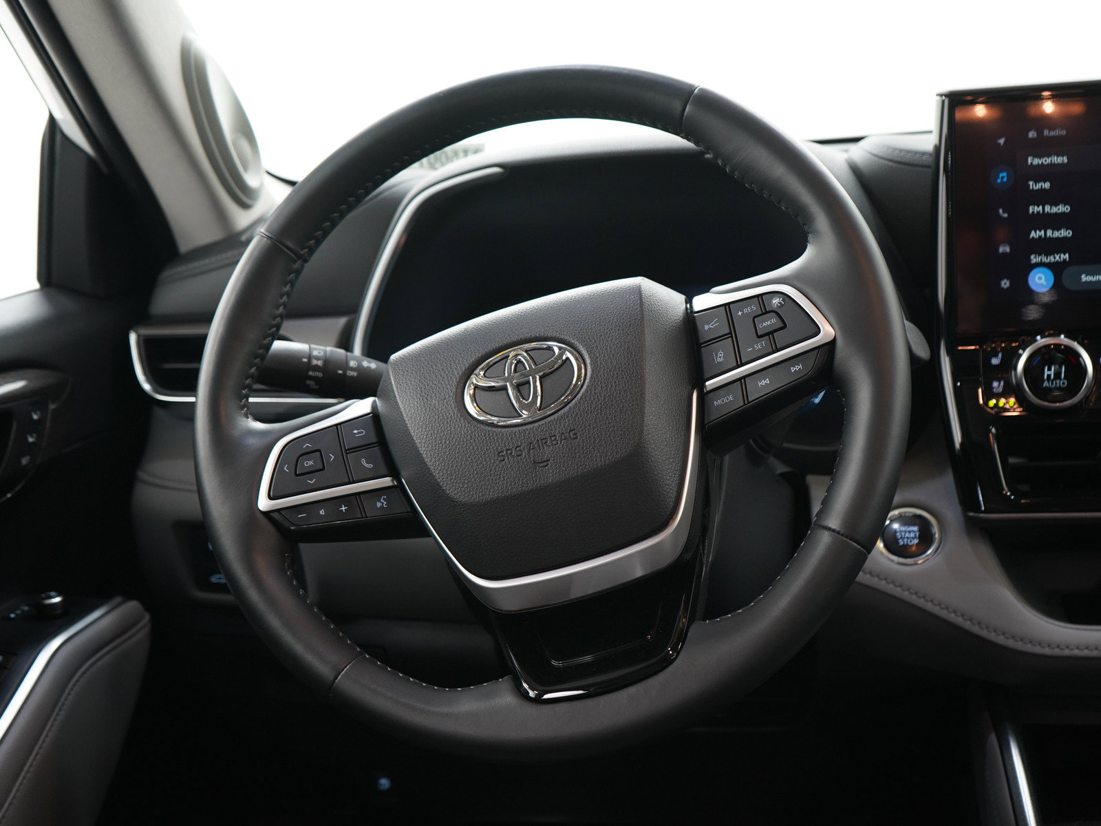 Used 2023 Toyota Highlander Limited AWD/4WD image 18