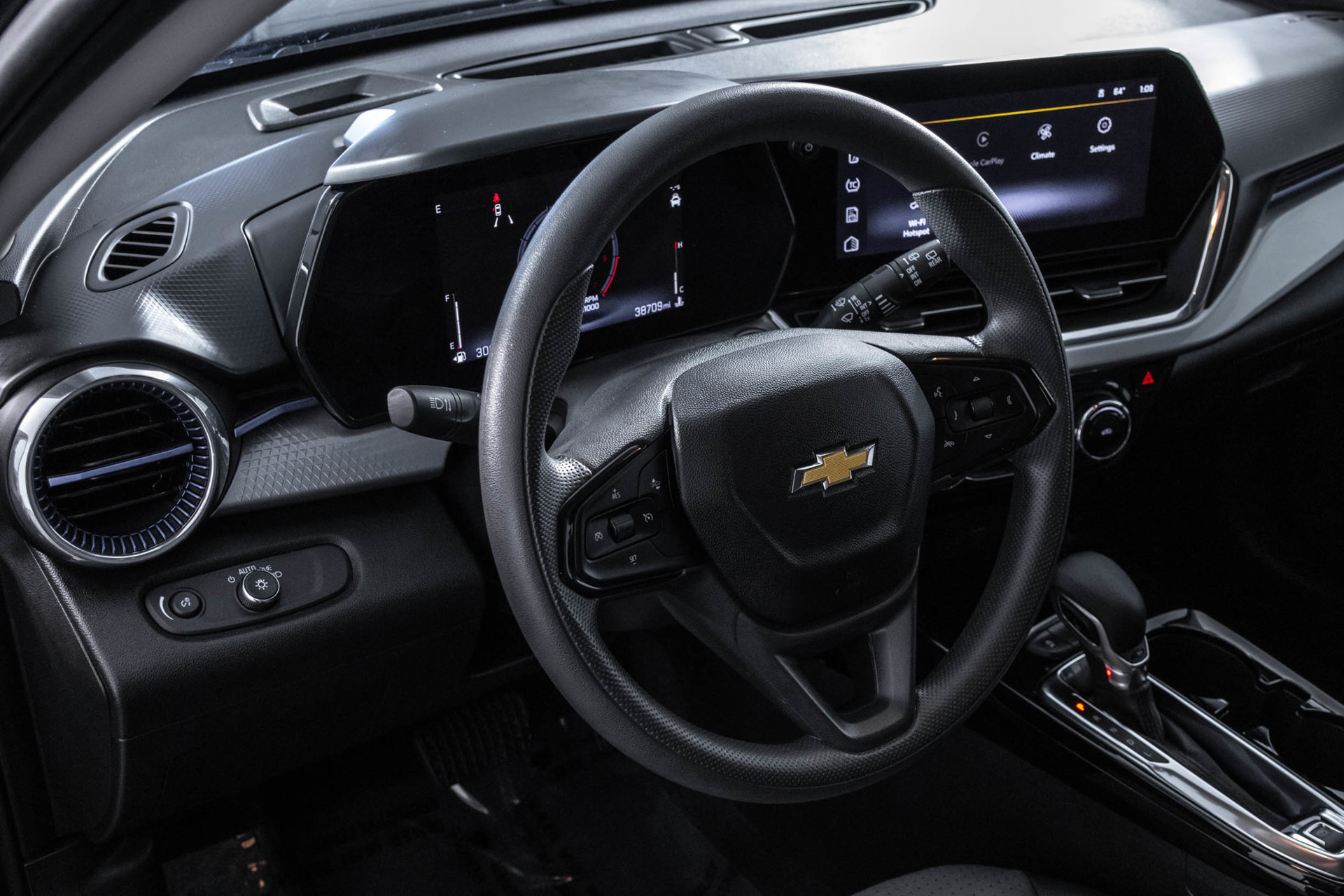 Used 2025 Chevrolet Trax LT FWD image 32