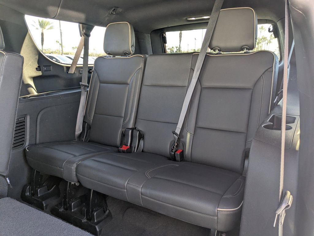 Used 2024 GMC Yukon XL SLT image 16